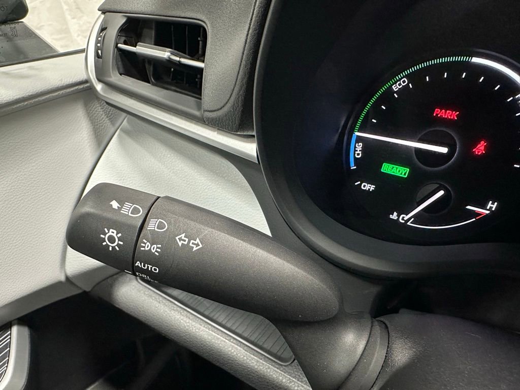 Used 2025 Toyota Sienna LE image 21