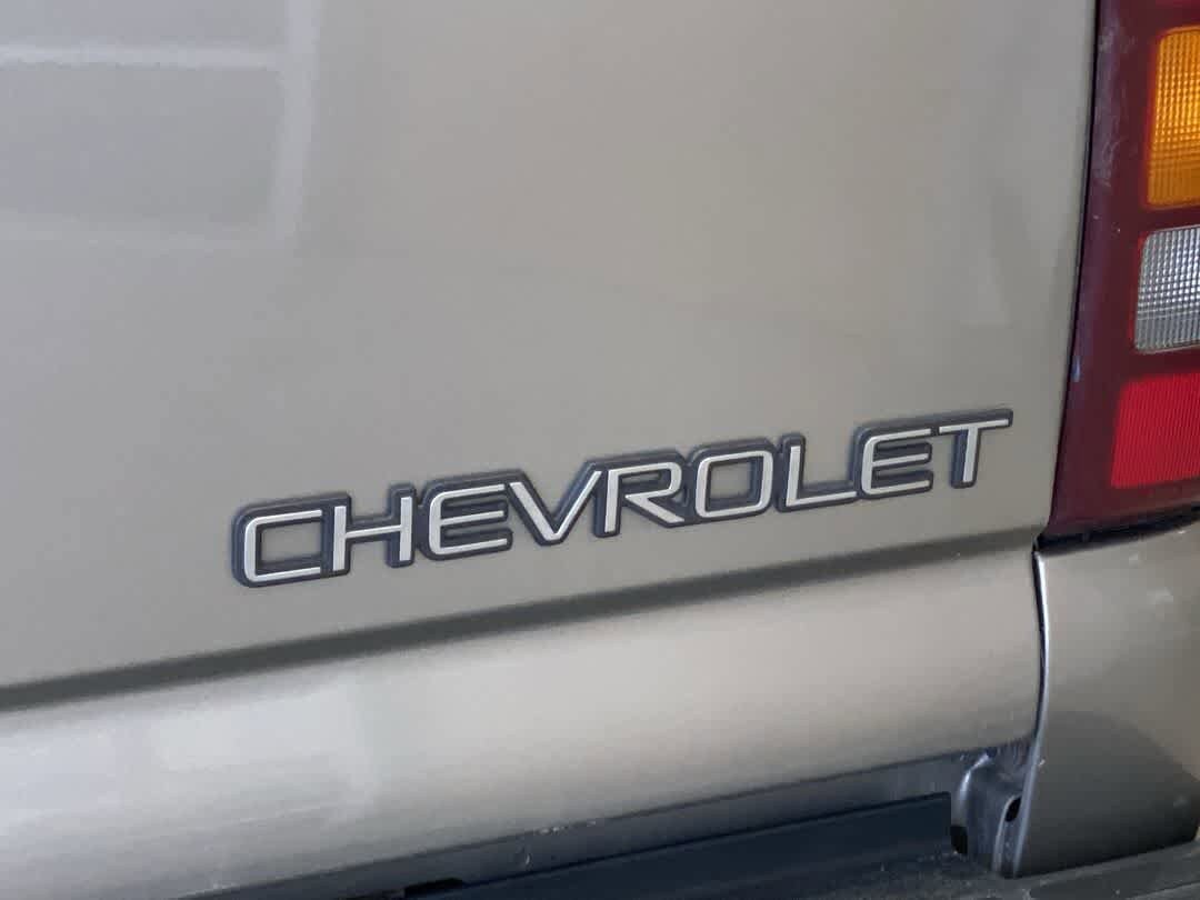 Used 2002 Chevrolet Silverado 2500 LS w/ Electrical Convenience Pkg AWD/4WD image 12