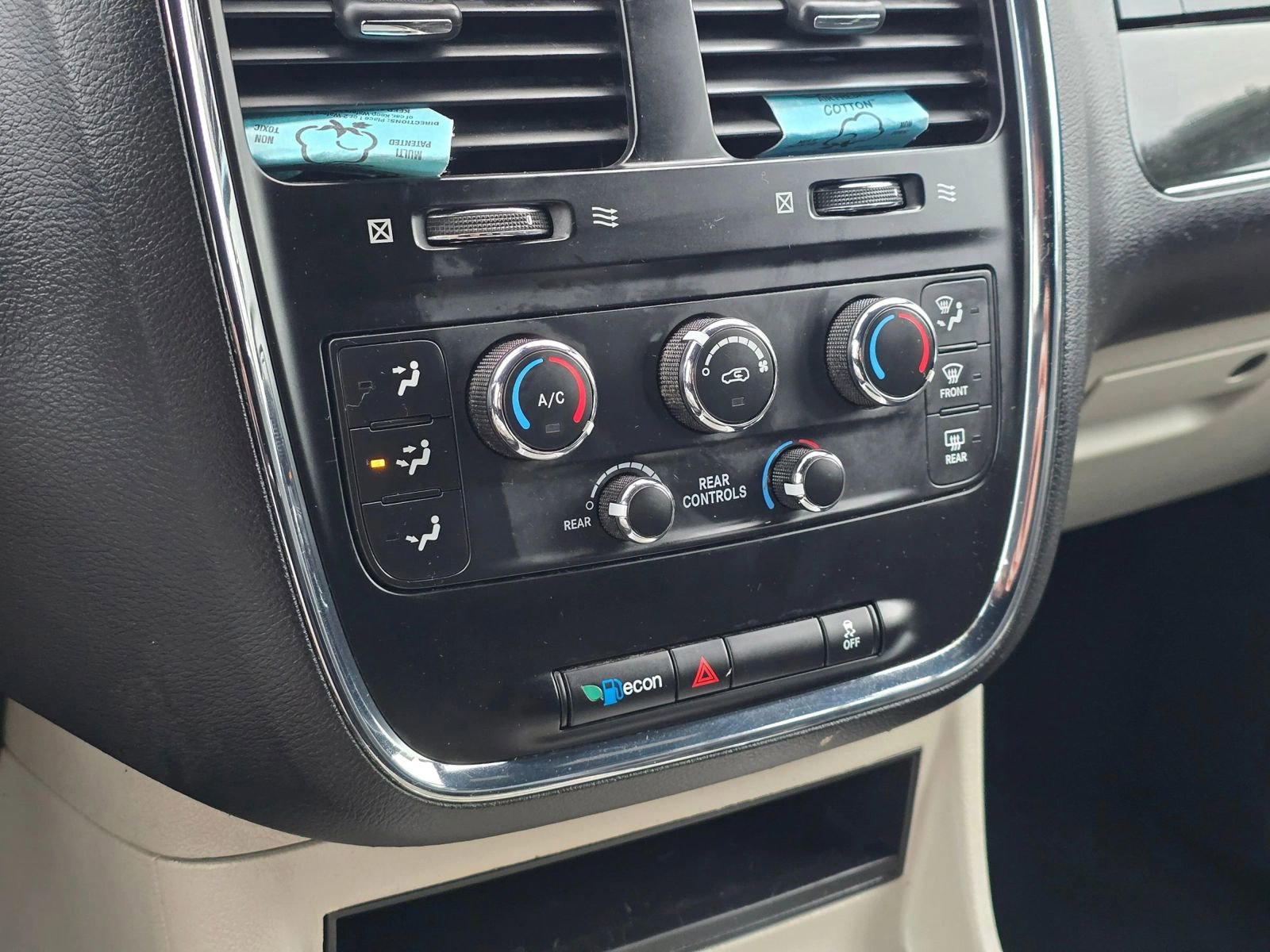 Used 2018 Dodge Grand Caravan SXT FWD image 30