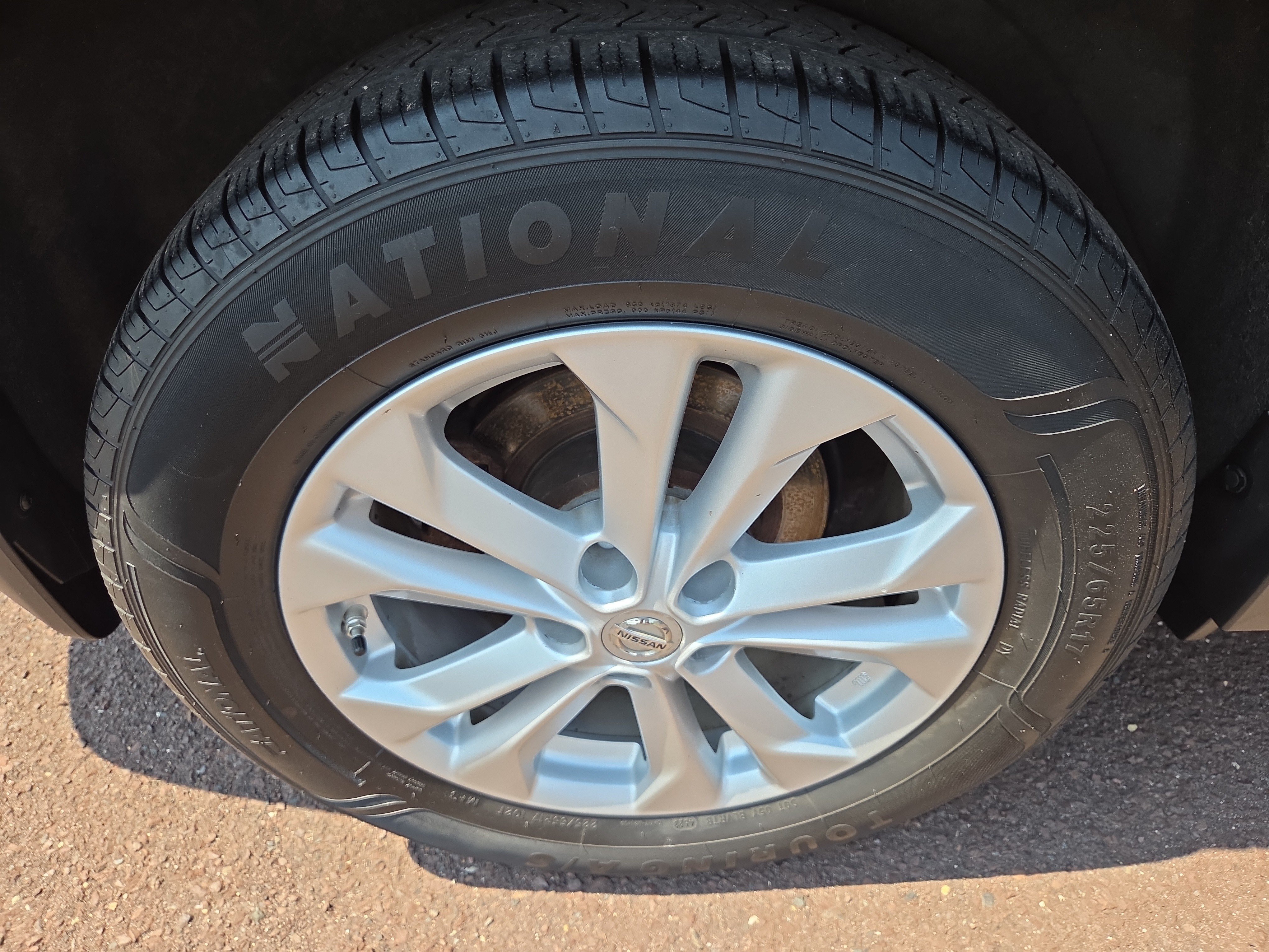 Used 2015 Nissan Rogue SV AWD/4WD image 10