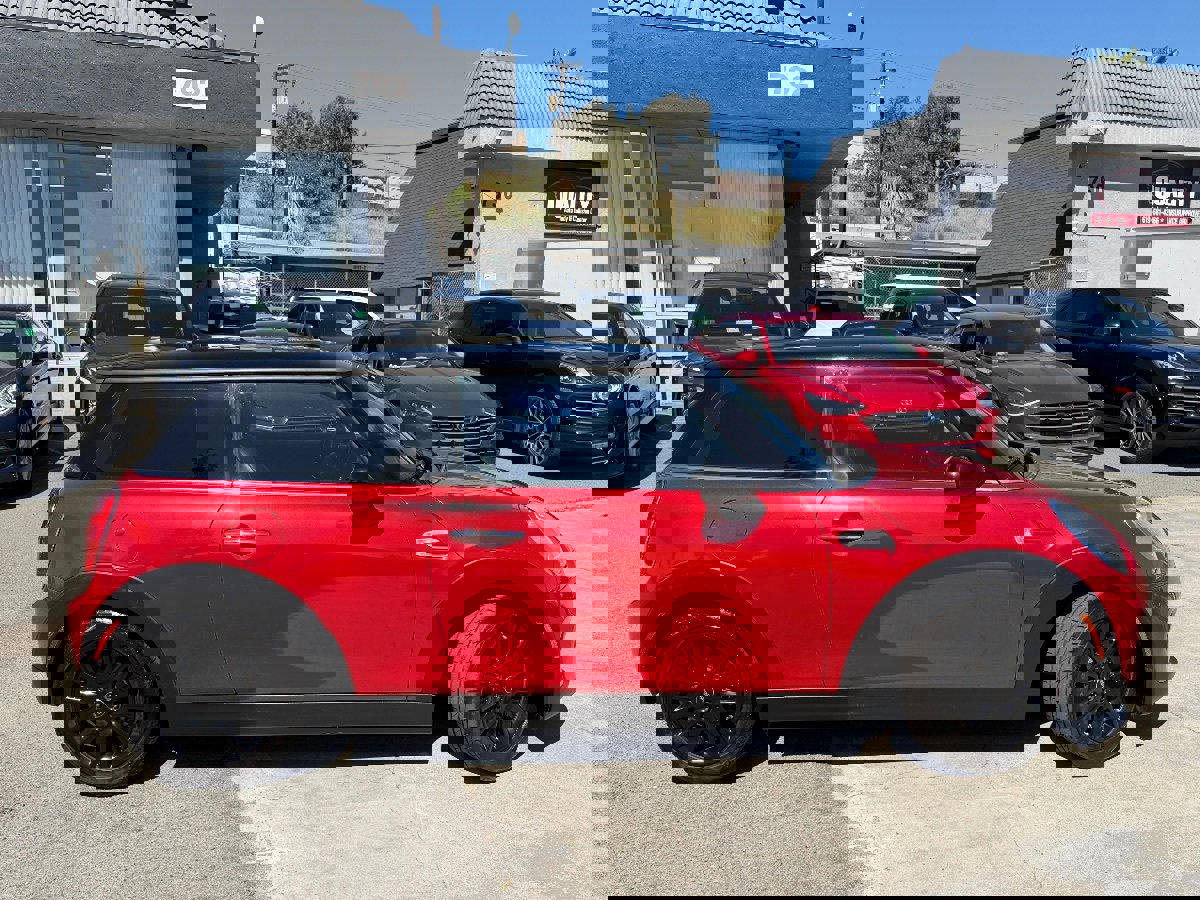 Used 2017 MINI Cooper 2-Door Hardtop image 10