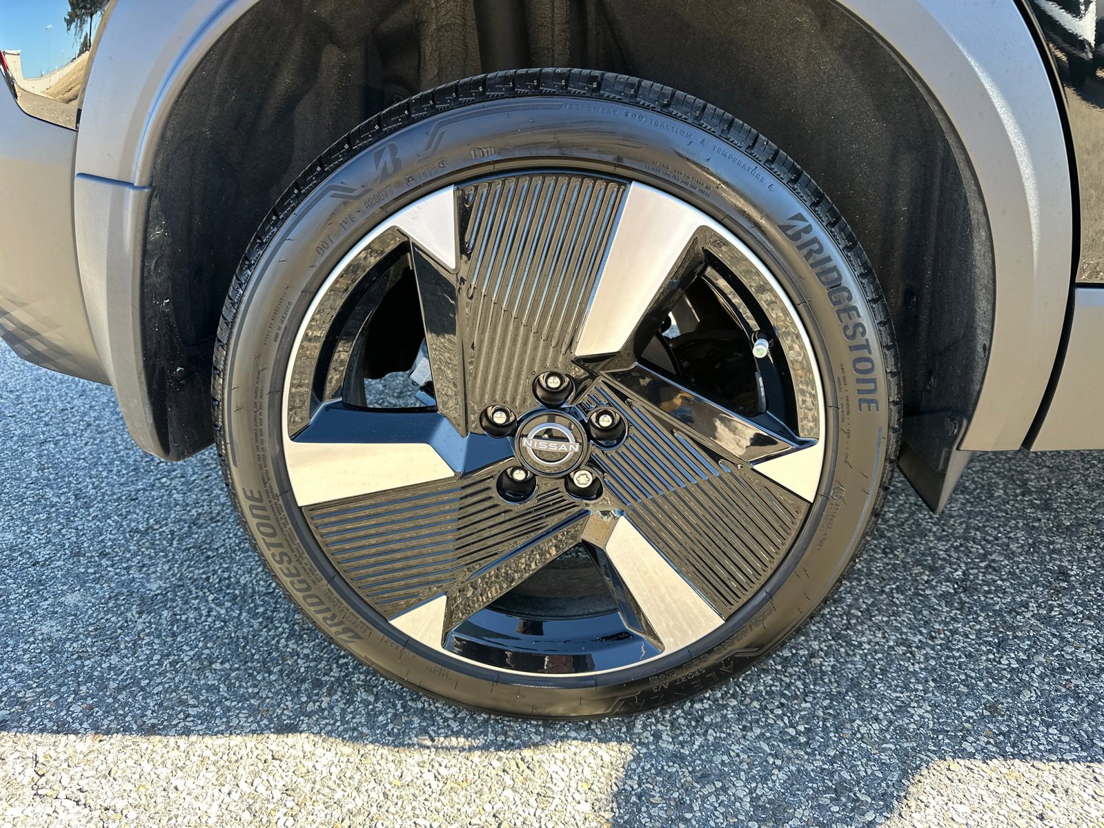 Used 2025 Nissan Kicks SR image 17