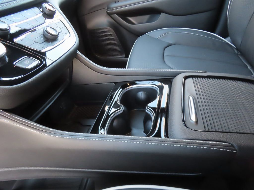 New 2026 Chrysler Pacifica Limited w/ S Appearance Package image 6