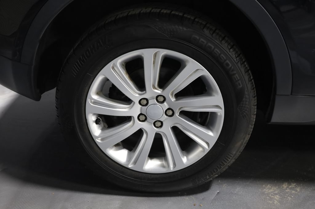 Used 2017 Land Rover Discovery Sport SE AWD/4WD image 35