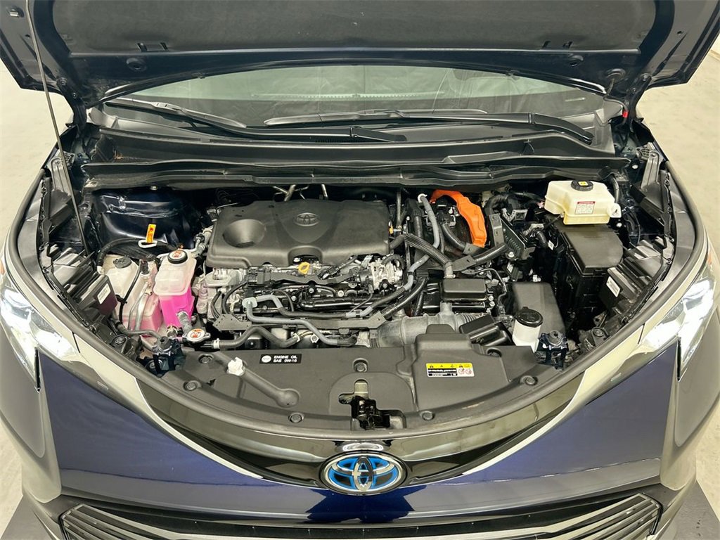 Used 2025 Toyota Sienna Platinum image 11