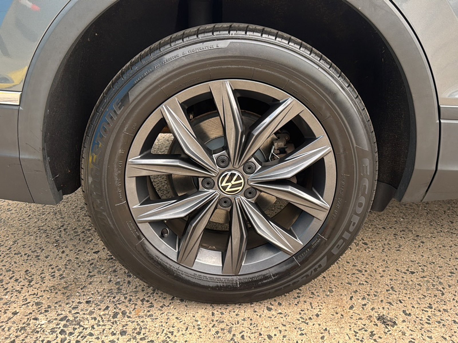 Used 2022 Volkswagen Tiguan SE AWD/4WD image 45