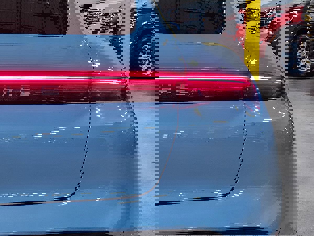 Used 2021 Porsche Taycan image 22