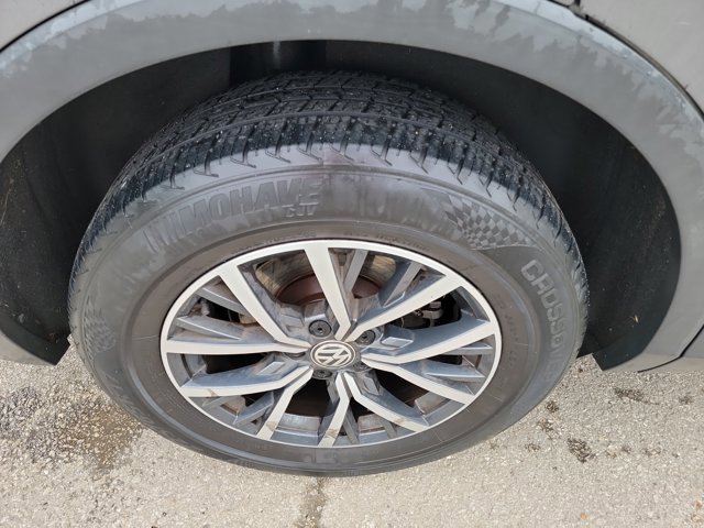 Used 2020 Volkswagen Tiguan SE image 11