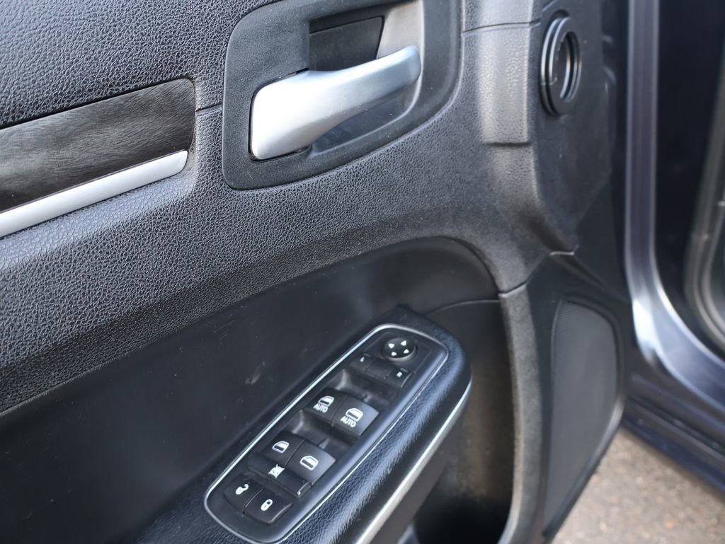 Used 2016 Chrysler 300 Limited image 20
