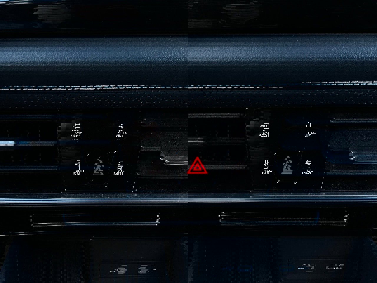 Used 2025 Volkswagen Atlas SE image 28