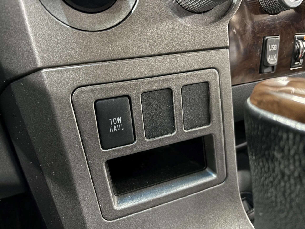 Used 2010 Toyota Tundra Limited image 35