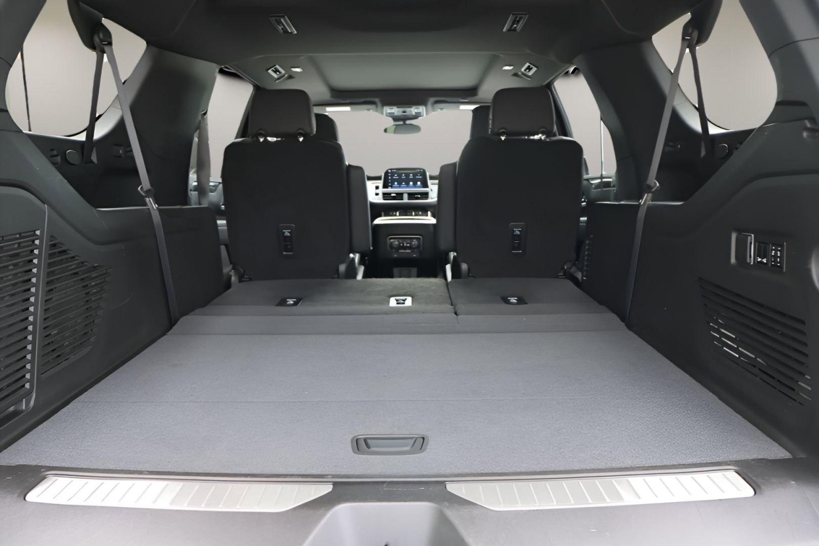 Used 2023 Chevrolet Suburban RST w/ Luxury Package RWD image 19