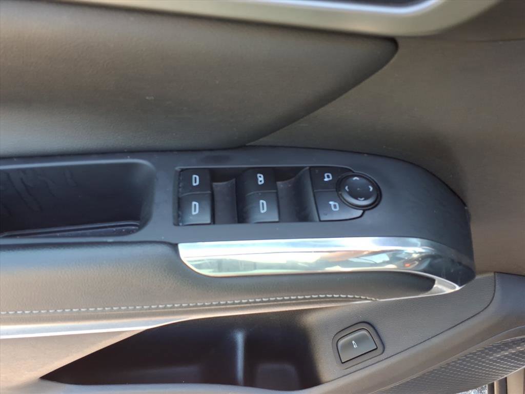 Used 2025 Chevrolet Traverse LT FWD image 24