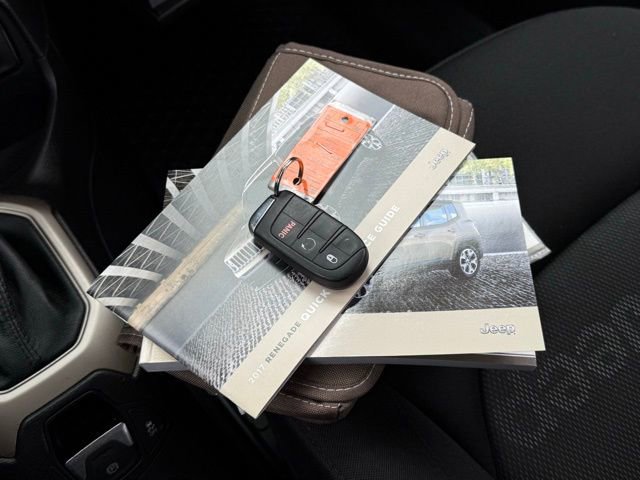 Used 2017 Jeep Renegade Latitude w/ Popular Equipment Group image 5