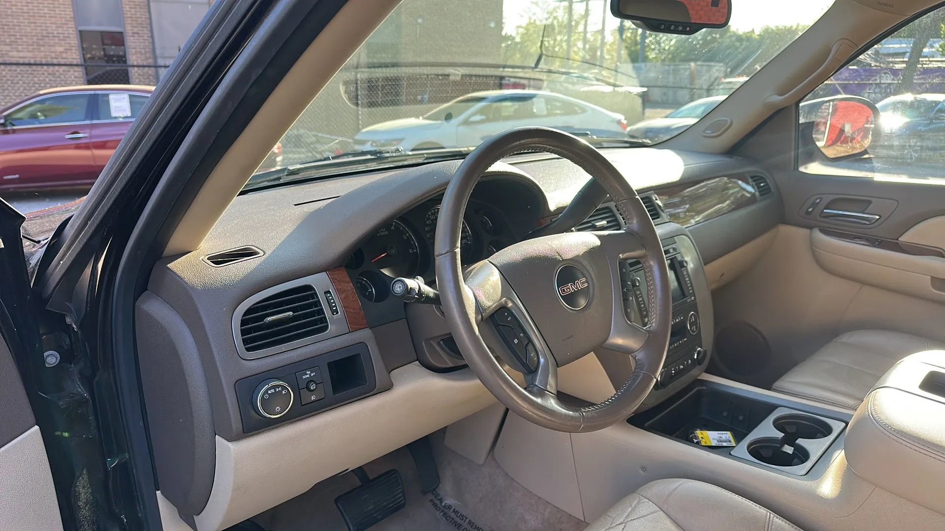 Used 2008 GMC Yukon XL SLT w/ SLT Preferred Equipment Group image 15