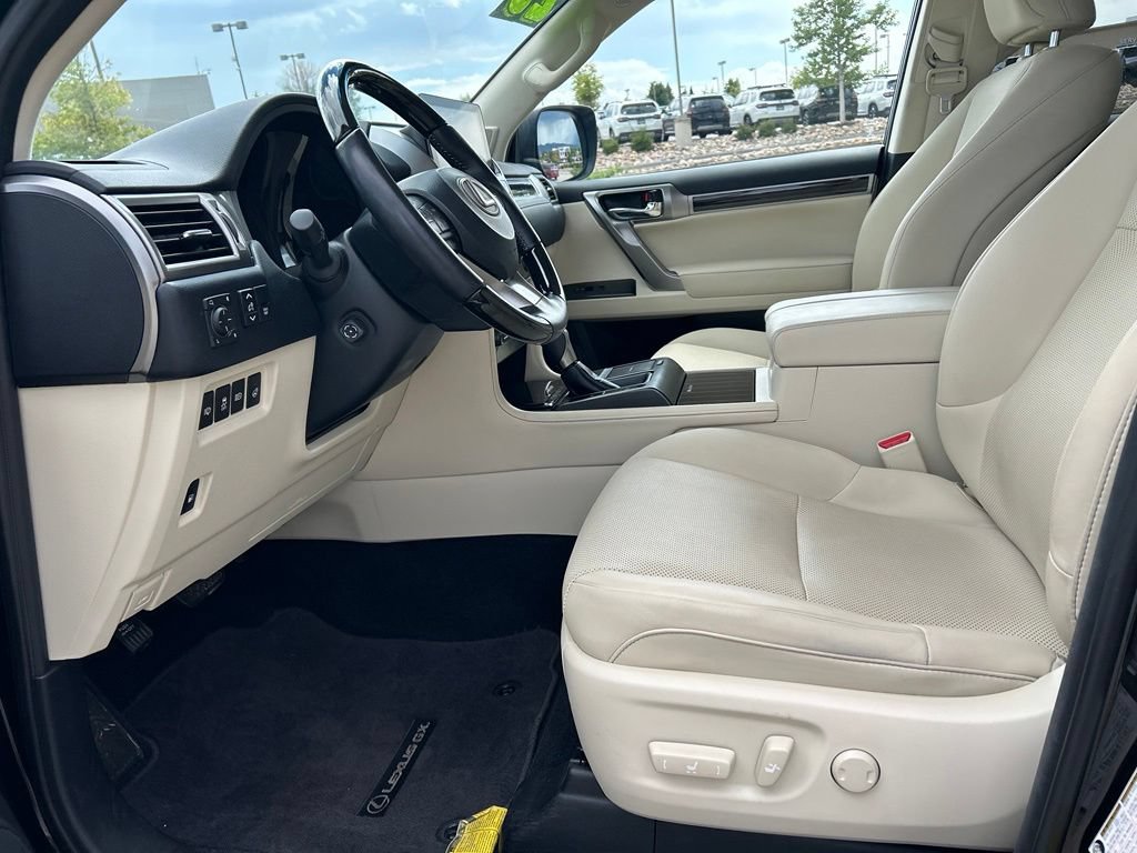 Used 2023 Lexus GX 460 Premium w/ Premium Package AWD/4WD image 25