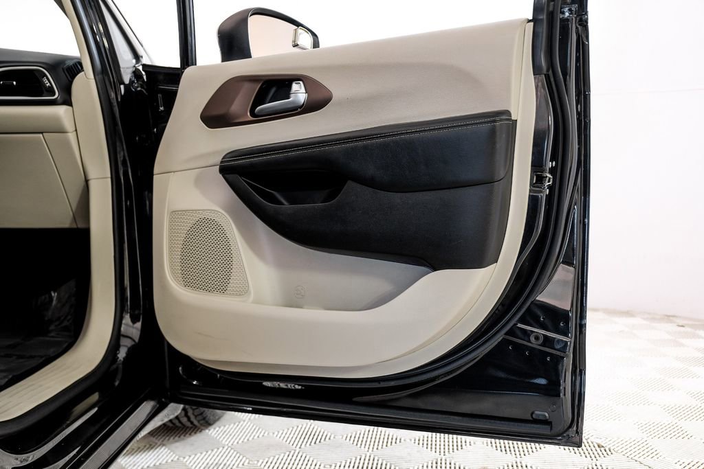 Used 2020 Chrysler Voyager Lxi image 45