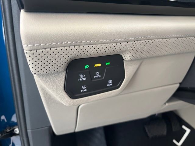 New 2025 Volkswagen Atlas SE FWD image 28