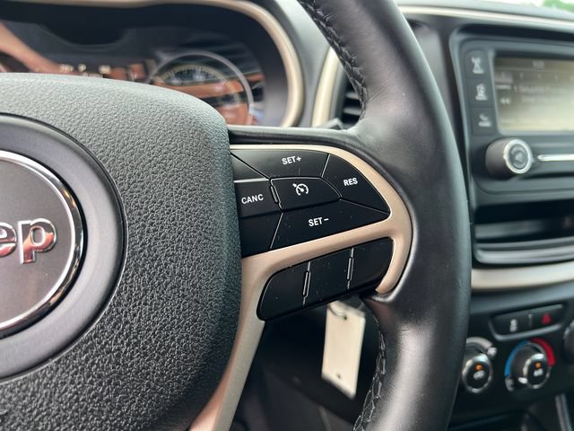 Used 2018 Jeep Cherokee Latitude w/ Altitude Package AWD/4WD image 16