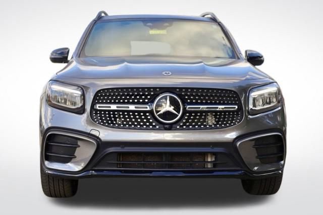 Used 2024 Mercedes-Benz GLB 250 4MATIC image 3