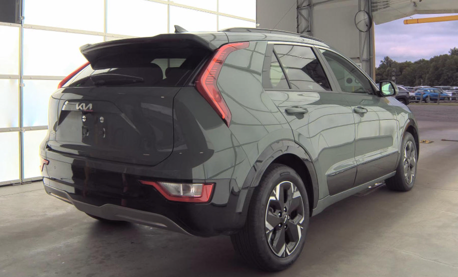 Certified 2024 Kia Niro Wind w/ Wind Preserve Package FWD image 5