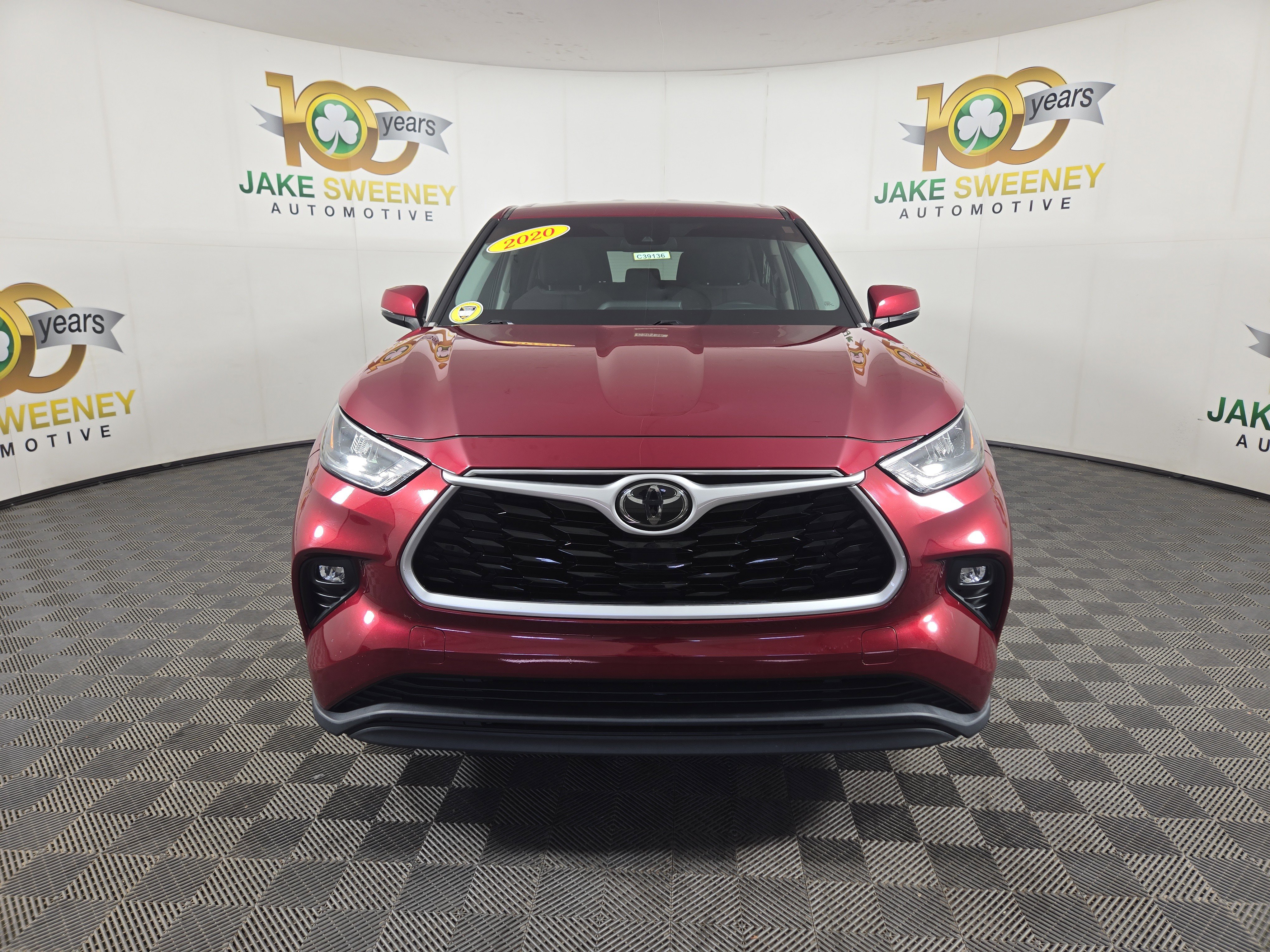 Used 2020 Toyota Highlander LE FWD image 3