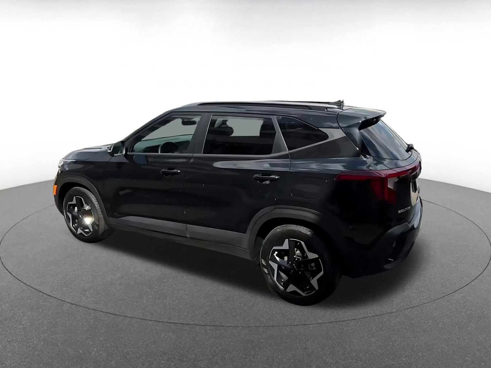 Used 2025 Kia Seltos S FWD image 12