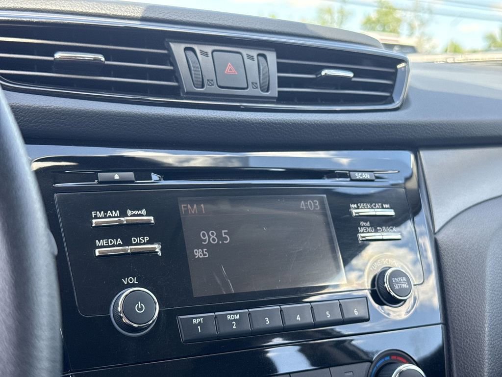 Used 2018 Nissan Rogue Sport S AWD/4WD image 16