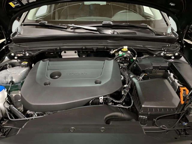 Used 2025 Volvo XC40 B5 Plus image 88