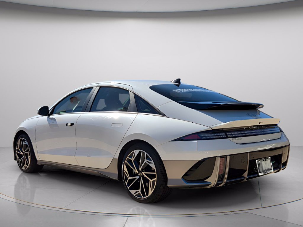 Used 2024 Hyundai Ioniq 6 SEL RWD image 6