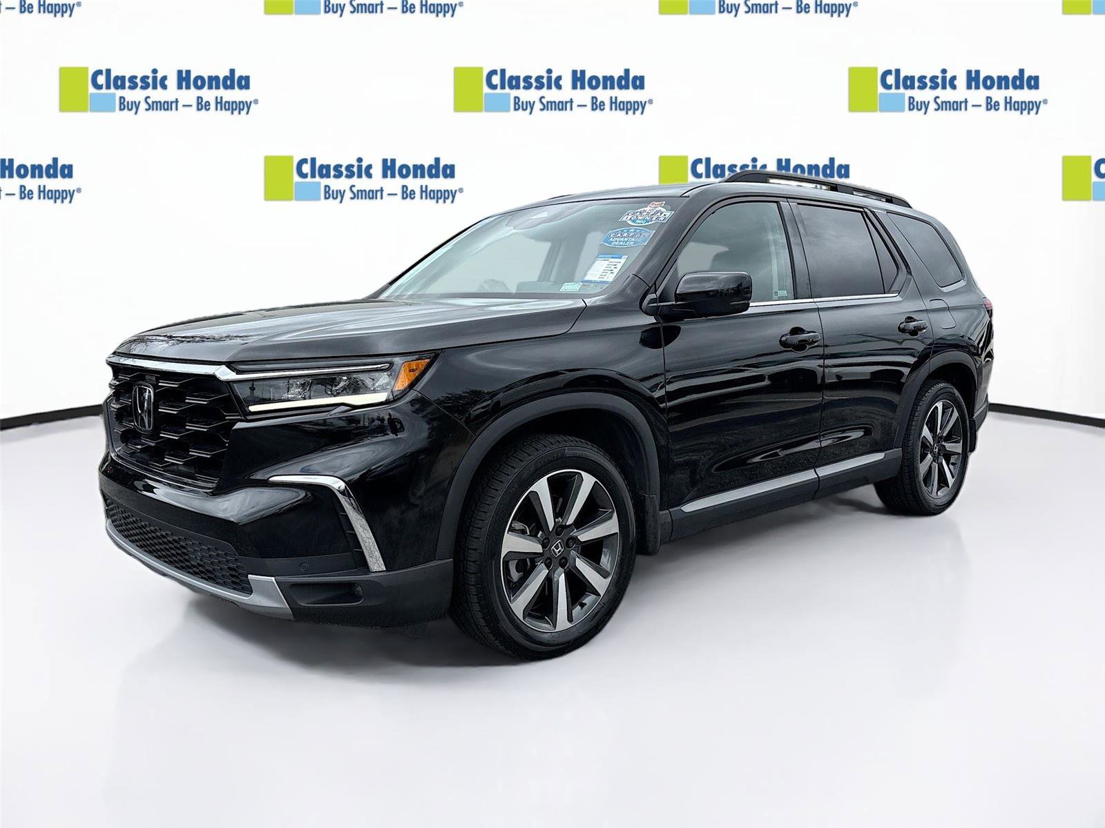 Certified 2025 Honda Pilot Touring image 3