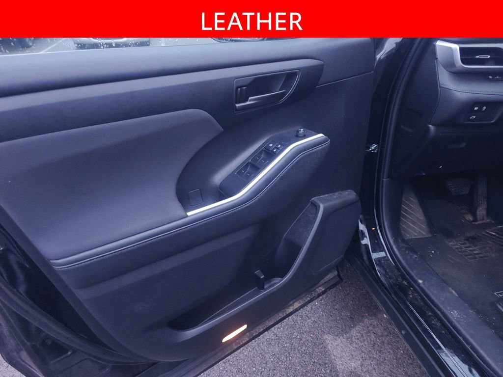 Used 2023 Toyota Highlander XLE image 5