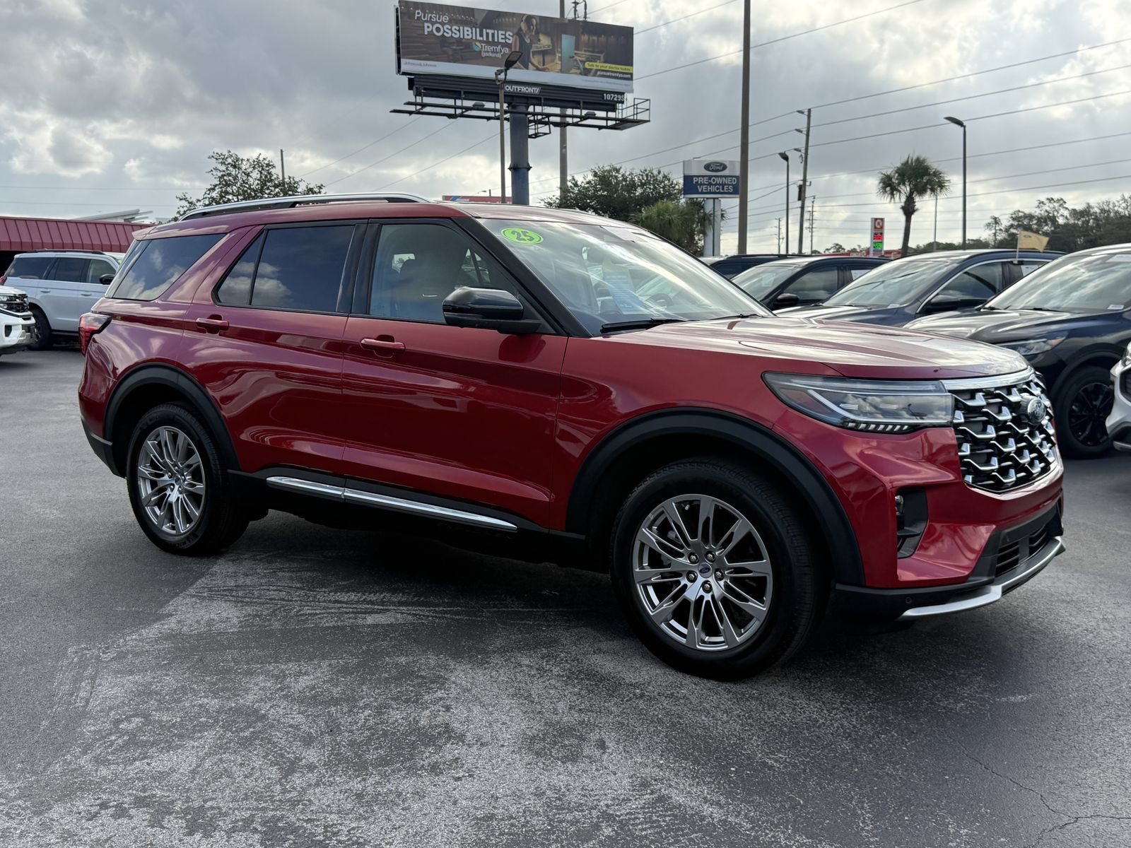 Certified 2025 Ford Explorer Platinum RWD image 2