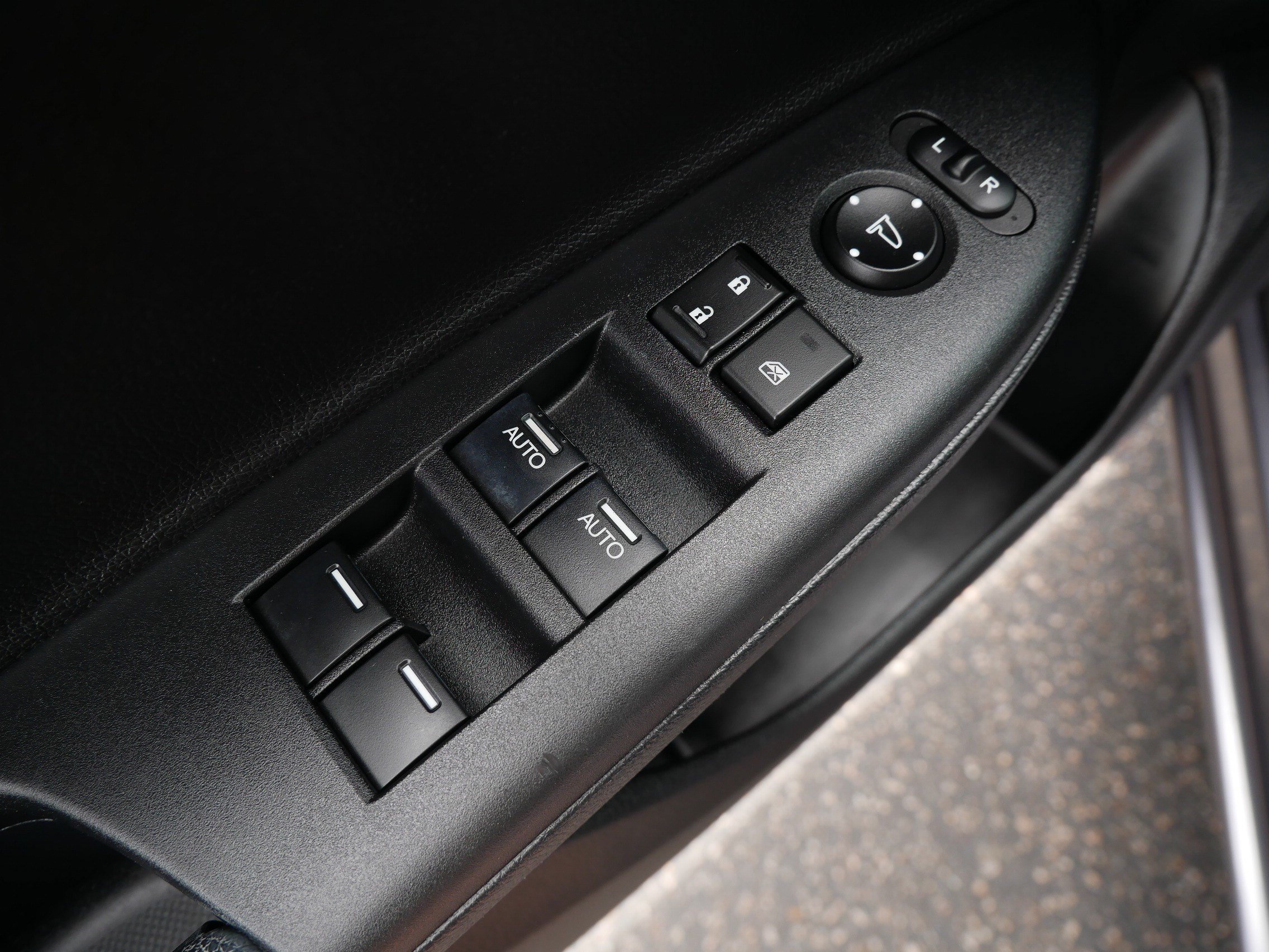 Used 2017 Honda Accord EX-L image 19