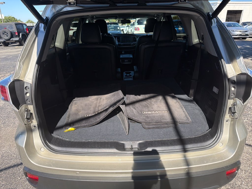 Used 2016 Toyota Highlander Limited AWD/4WD image 27