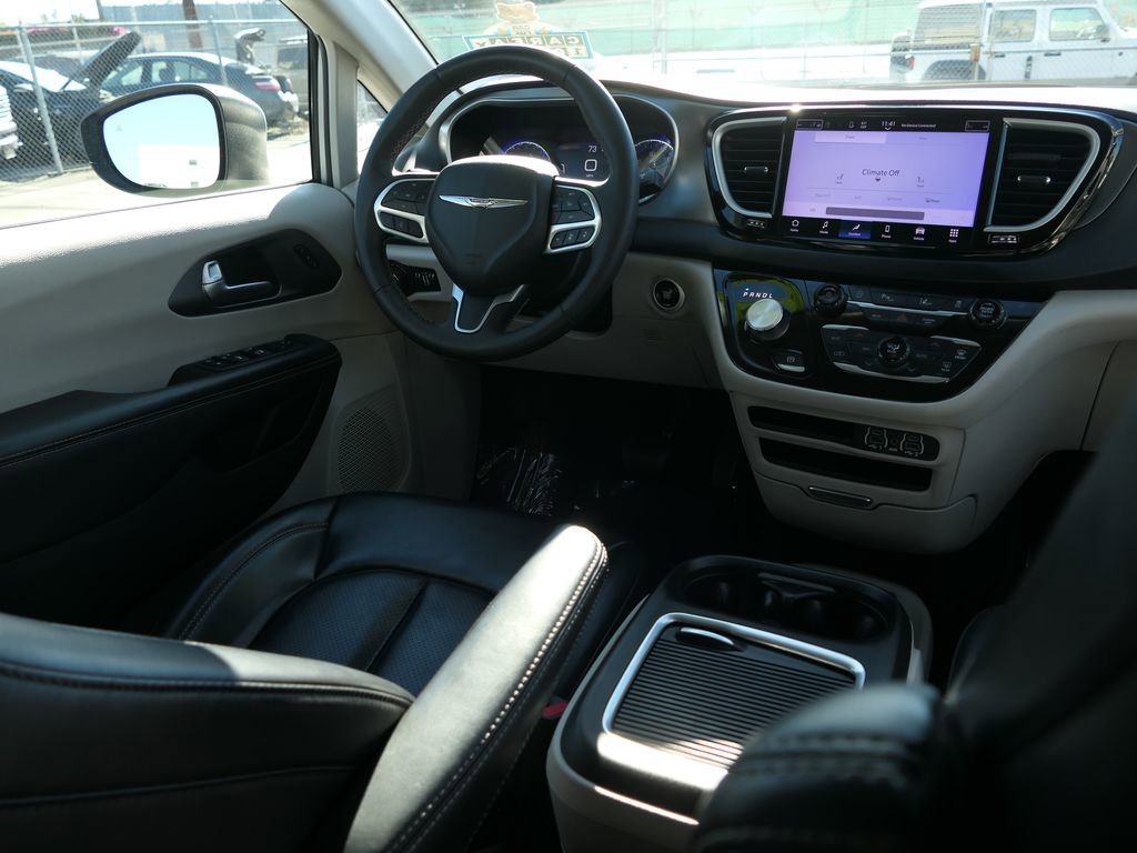 Used 2023 Chrysler Pacifica Touring-L image 23