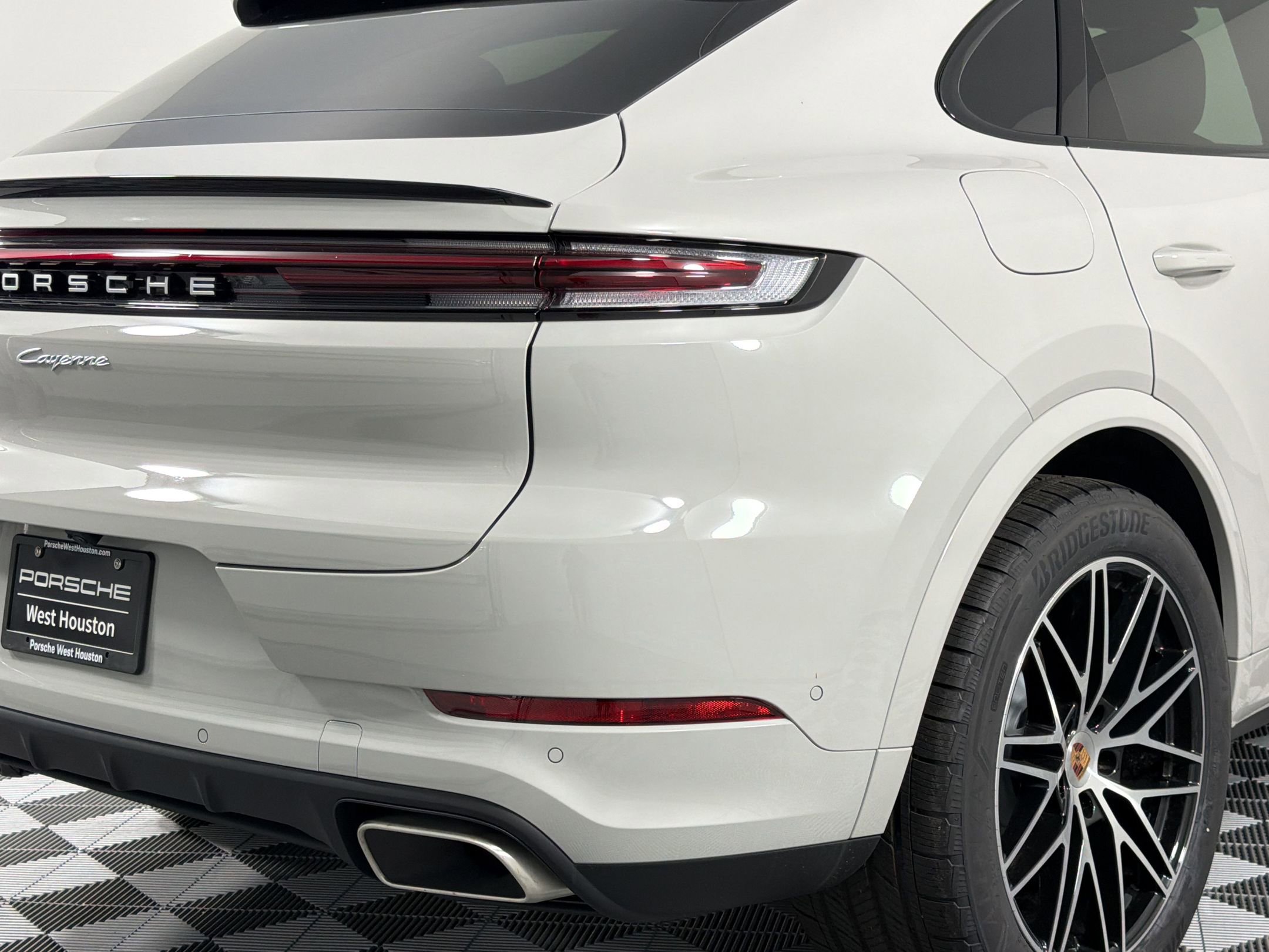 New 2026 Porsche Cayenne Coupe AWD/4WD image 10