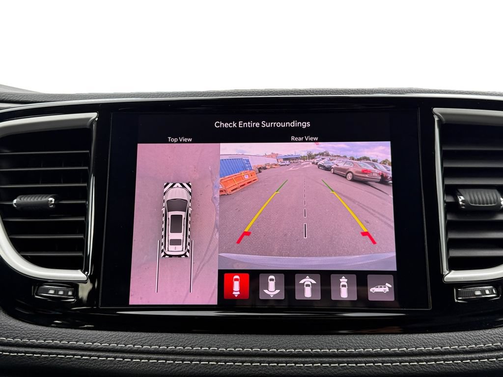 Used 2022 Chrysler Pacifica Touring-L w/ Uconnect Theater Family Group AWD/4WD image 15