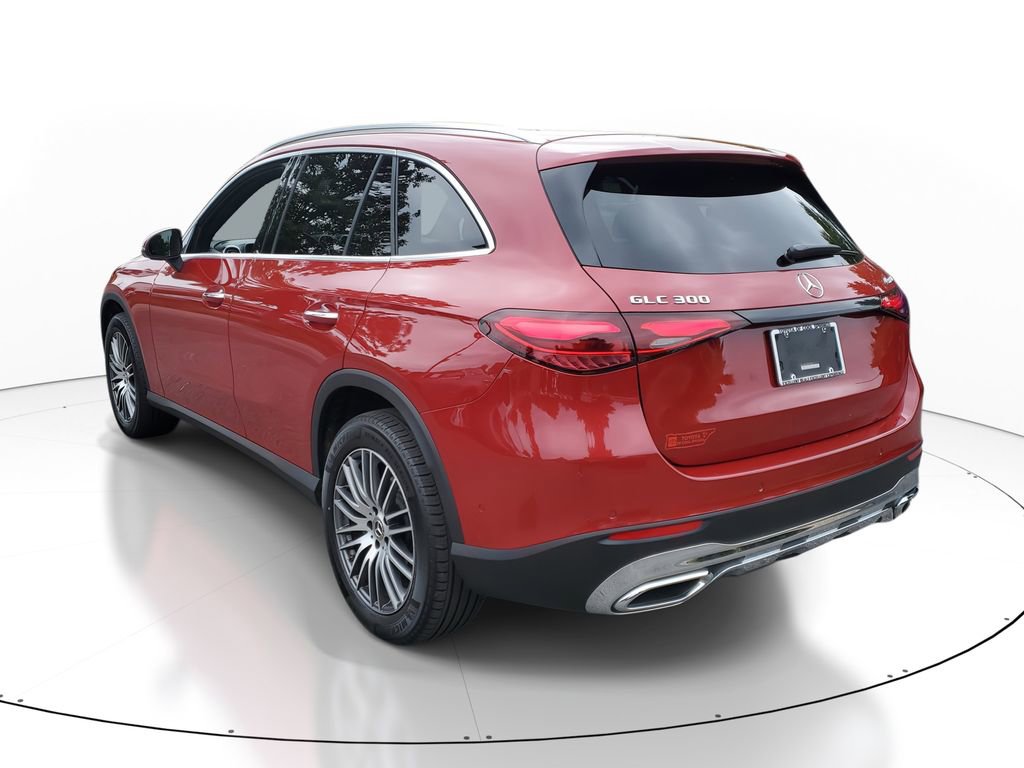 Used 2024 Mercedes-Benz GLC 300 4MATIC image 3