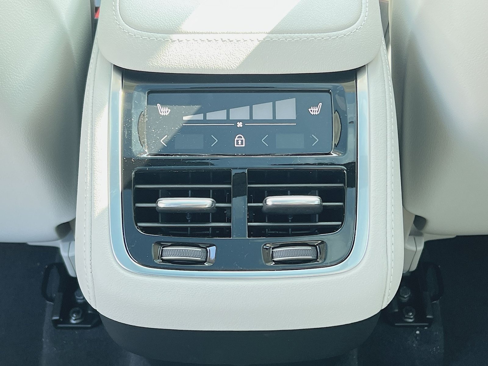 New 2026 Volvo XC90 B6 Ultra w/ Protection Package AWD/4WD image 31