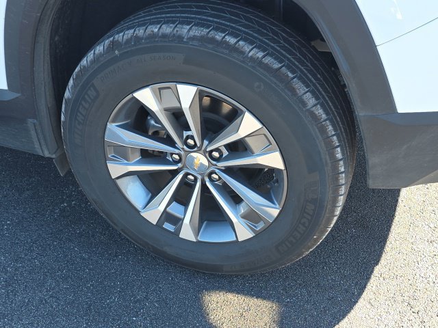 Used 2026 Chevrolet Equinox LT AWD/4WD image 9