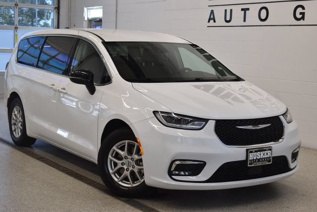 Used 2024 Chrysler Pacifica Touring-L