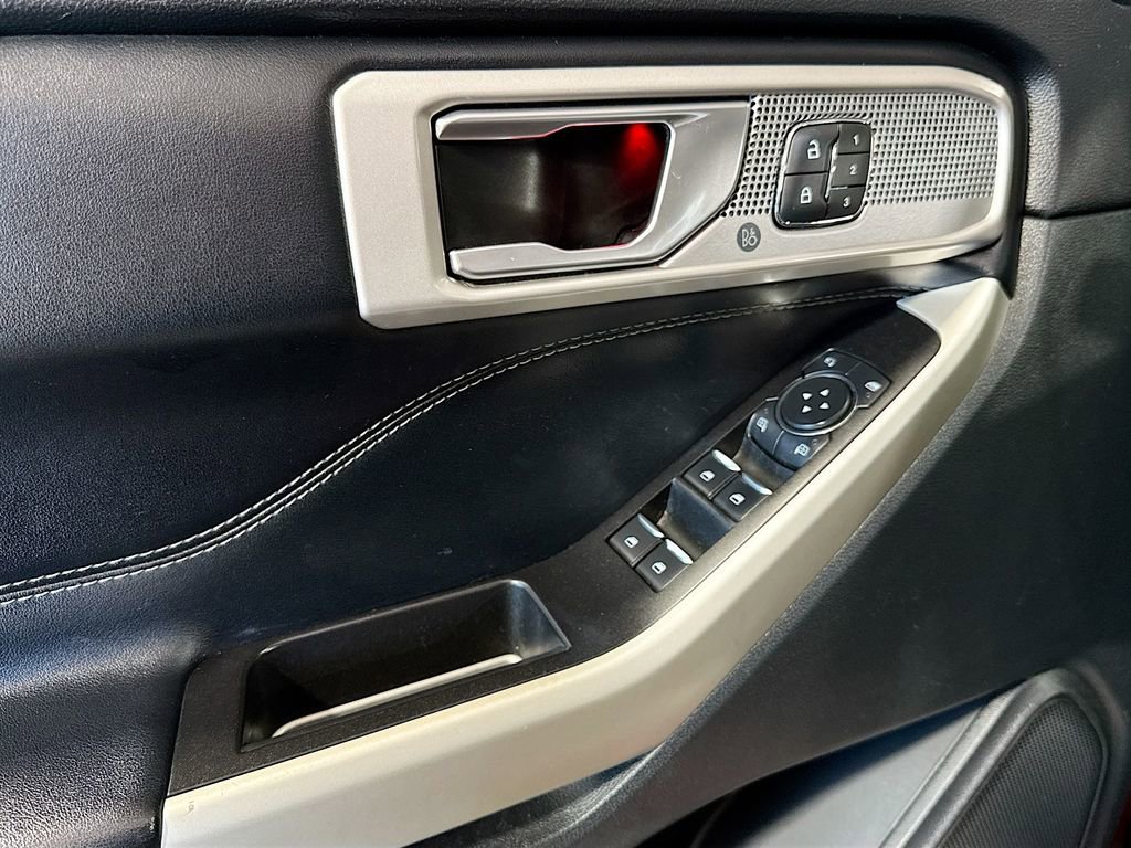 Used 2021 Ford Explorer Limited w/ Equipment Group 301A AWD/4WD image 18