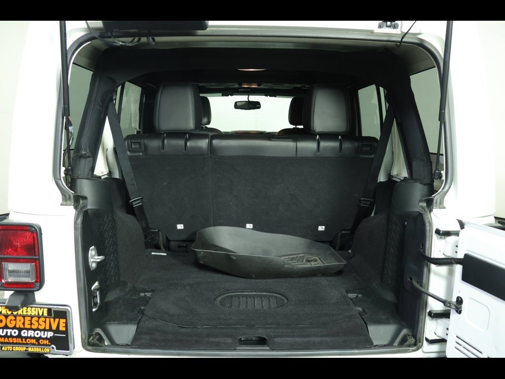 Used 2018 Jeep Wrangler Unlimited Sahara image 10