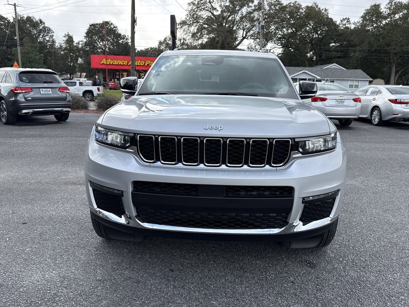 Used 2025 Jeep Grand Cherokee L Limited w/ Trailer Tow Package image 8