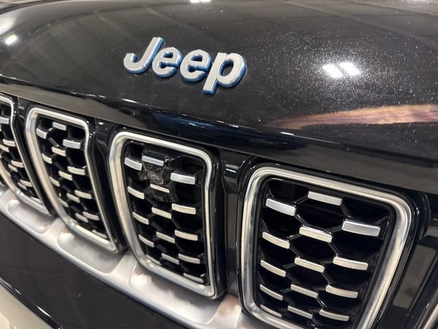 Used 2023 Jeep Grand Cherokee Summit AWD/4WD image 4