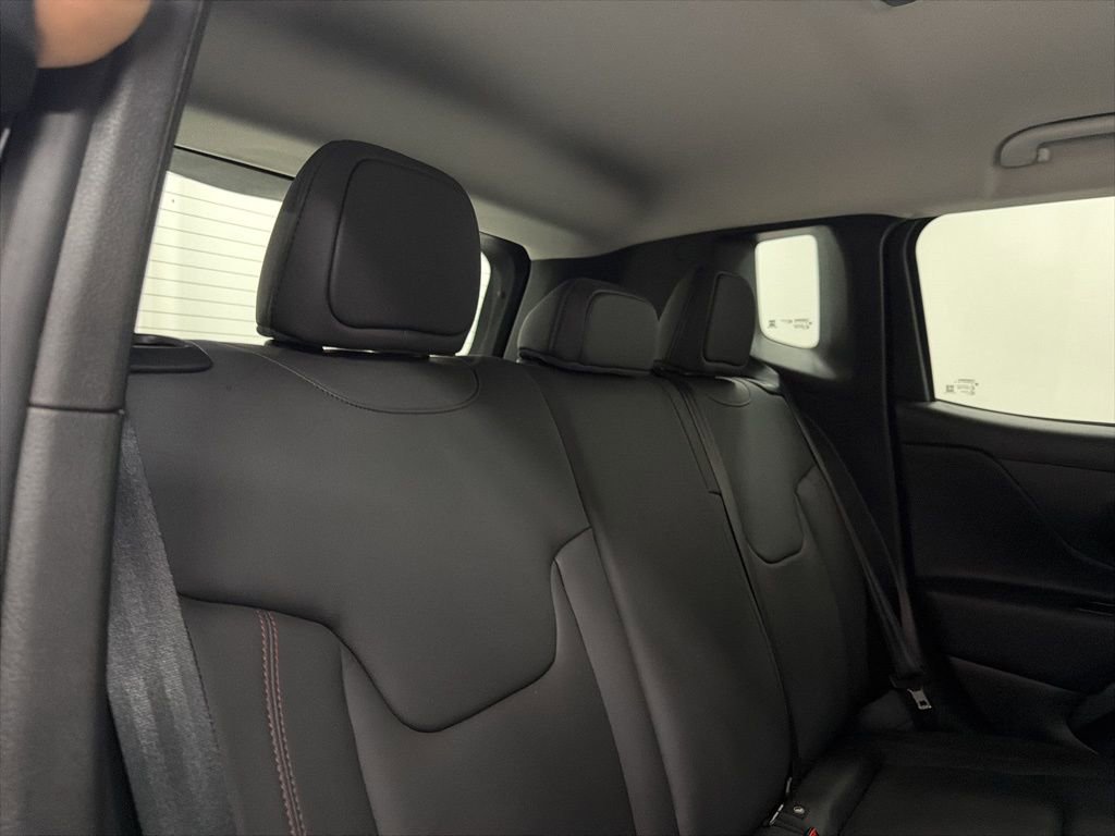 Used 2023 Jeep Renegade Trailhawk w/ Trailhawk Elite Group AWD/4WD image 27