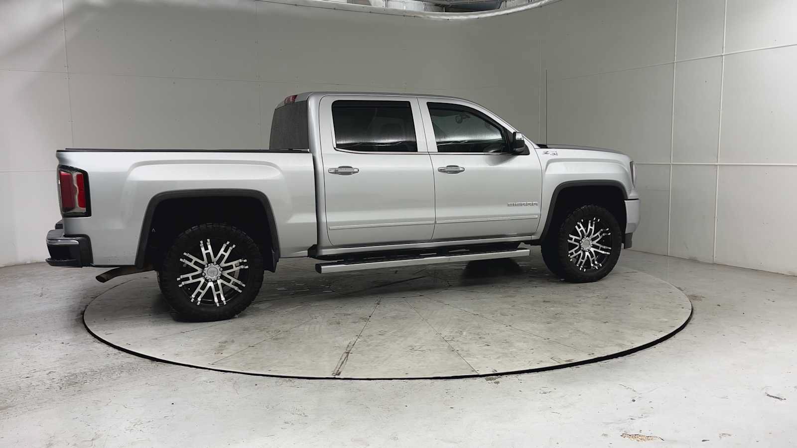 Used 2016 GMC Sierra 1500 SLT w/ SLT Premium Package AWD/4WD image 9