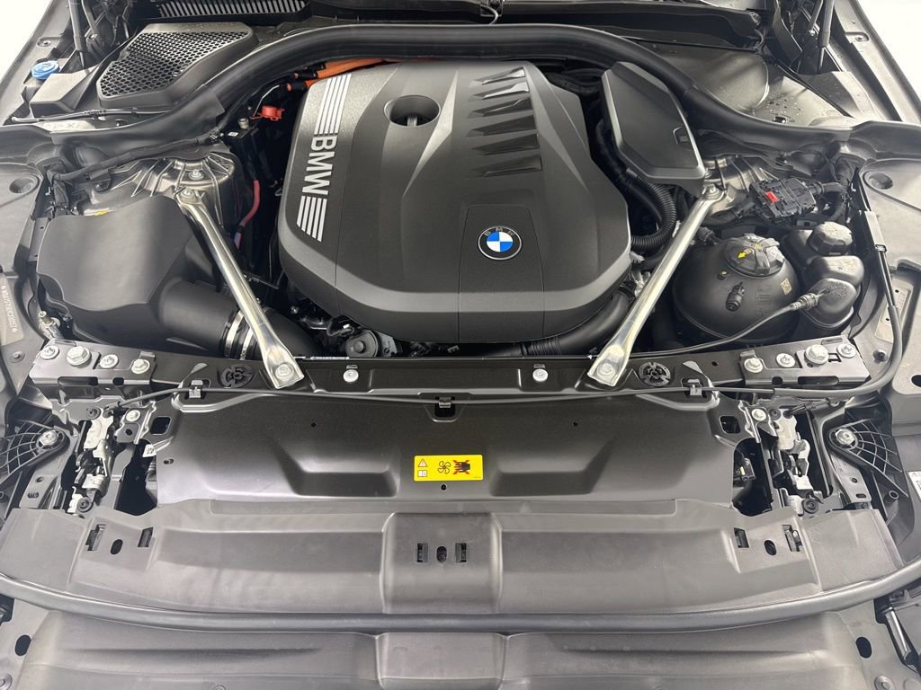 New 2027 BMW 550e xDrive AWD/4WD image 8