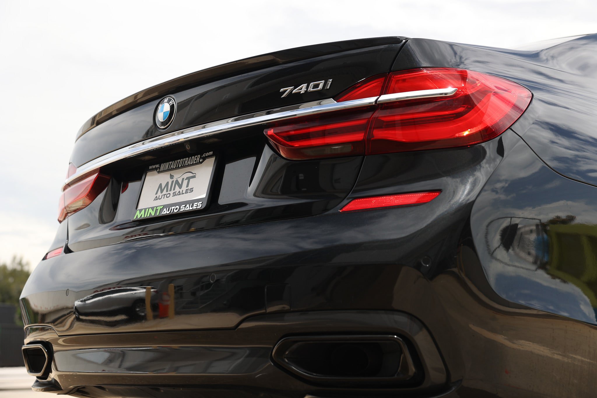 Used 2019 BMW 740i w/ M Sport Package RWD image 57